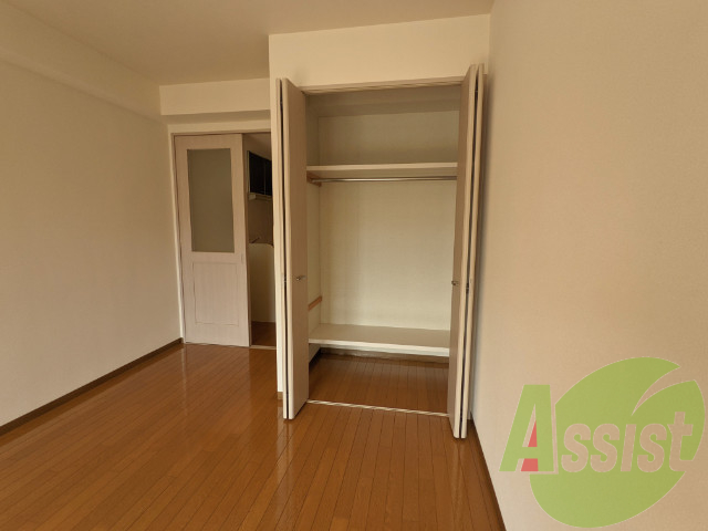 収納の中は広く、たくさん物を入れられそうでした。 収納の中は広く、たくさん物を入れられそうでした。