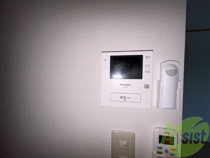 モニター付きインターホンで急な来客も防犯面安心ですね。 モニター付きインターホンで急な来客も防犯面安心ですね。
