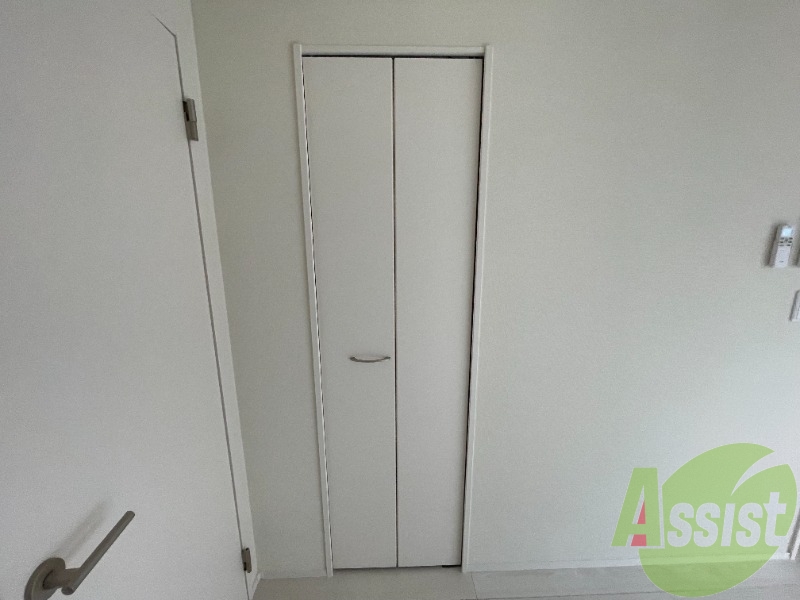 洋室のクローゼットは一人暮らしにはちょうど良いサイズですね。 洋室のクローゼットは一人暮らしにはちょうど良いサイズですね。