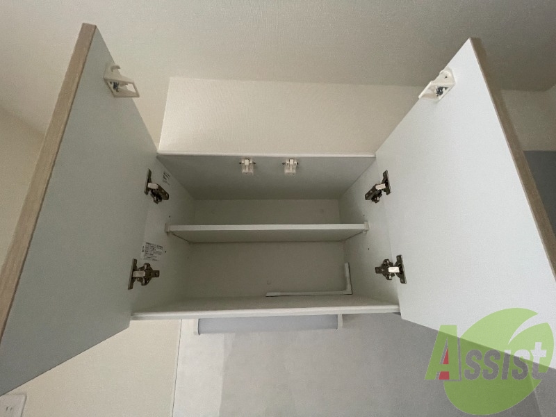 キッチン上部の収納には普段使わない物を入れましょう。 キッチン上部の収納には普段使わない物を入れましょう。