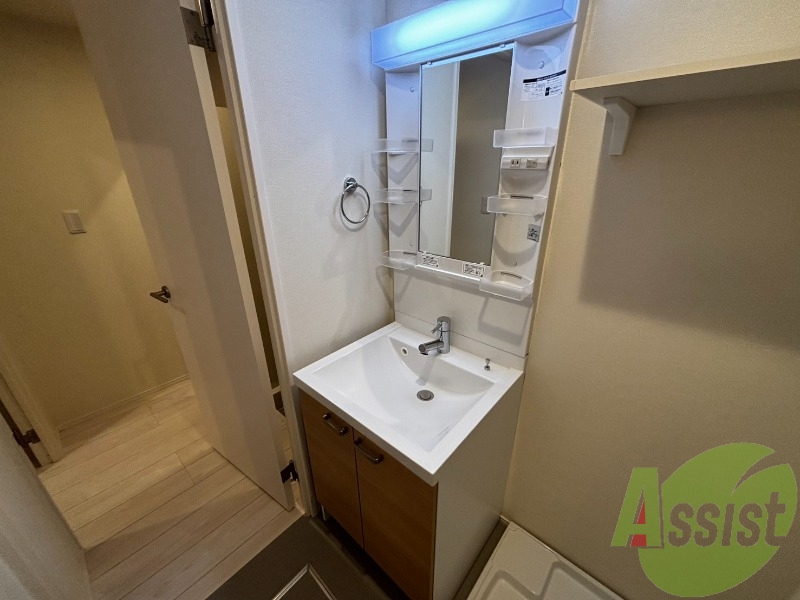 洗面所は独立しており、シャワー付きです。 洗面所は独立しており、シャワー付きです。