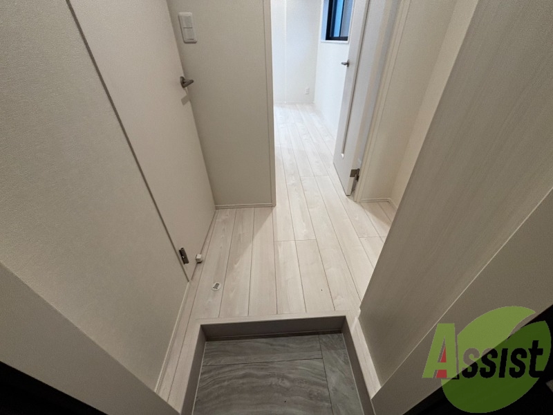 玄関からの様子です。すぐ部屋が見えないのは安心ですね。 玄関からの様子です。すぐ部屋が見えないのは安心ですね。