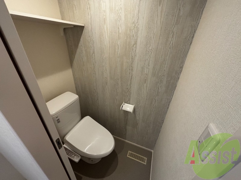 トイレはウォシュレット機能付きです。安心して使用できますね。 トイレはウォシュレット機能付きです。安心して使用できますね。