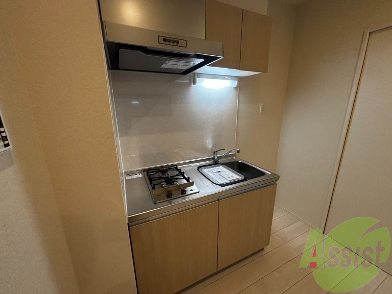 キッチンを別の角度から撮影。収納もあり使いやすそうですね。 キッチンを別の角度から撮影。収納もあり使いやすそうですね。