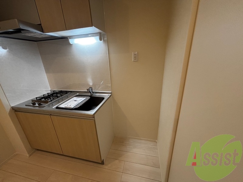 冷蔵庫を置くスペースはキッチンの隣にございます。 冷蔵庫を置くスペースはキッチンの隣にございます。