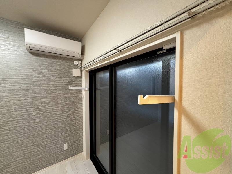 室内物干しがあるので外に干せないものはこちらへ。 室内物干しがあるので外に干せないものはこちらへ。