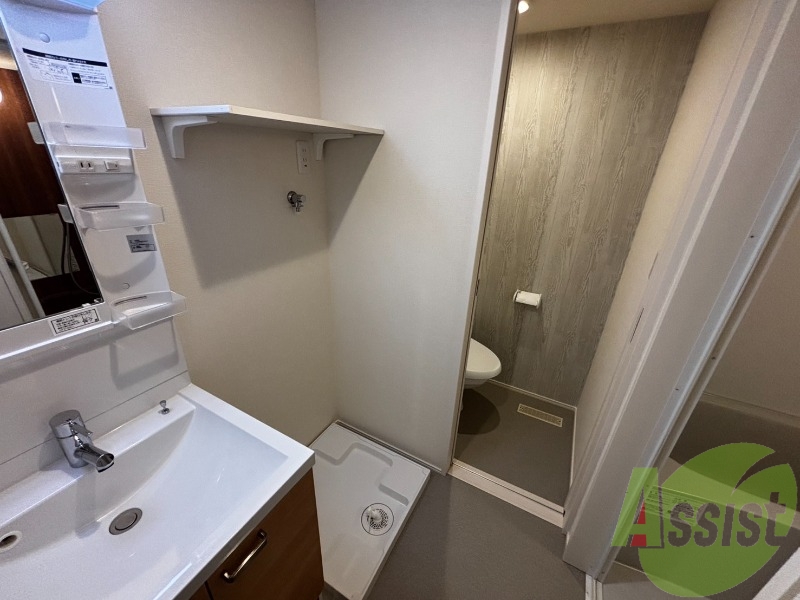 脱衣所には洗濯パンがあり水漏れ対策がされてありました。 脱衣所には洗濯パンがあり水漏れ対策がされてありました。