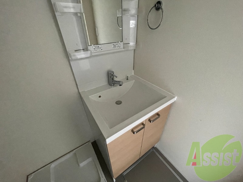 洗面台はシンプルなつくりで手入れがしやすそうですね。 洗面台はシンプルなつくりで手入れがしやすそうですね。