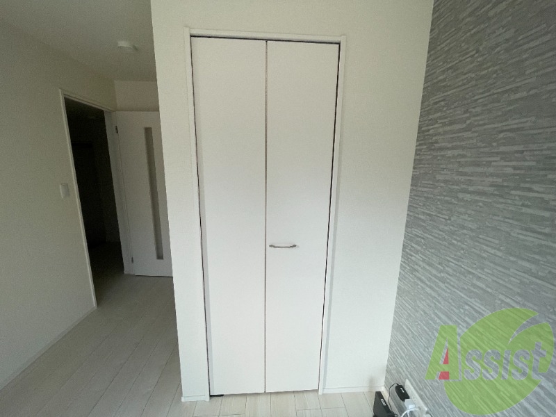 洋室のクローゼットは一人暮らしにはちょうど良いサイズですね。 洋室のクローゼットは一人暮らしにはちょうど良いサイズですね。