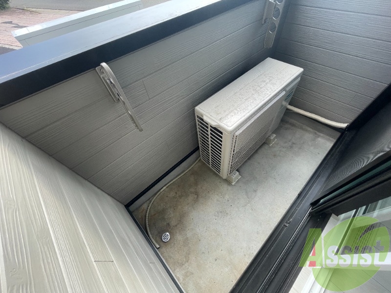 バルコニーは洗濯物がはかどりそうな広さがありますよ。 バルコニーは洗濯物がはかどりそうな広さがありますよ。