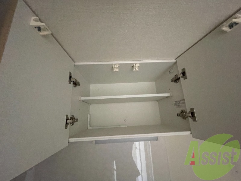 キッチン上部の収納には普段使わない物を入れましょう。 キッチン上部の収納には普段使わない物を入れましょう。