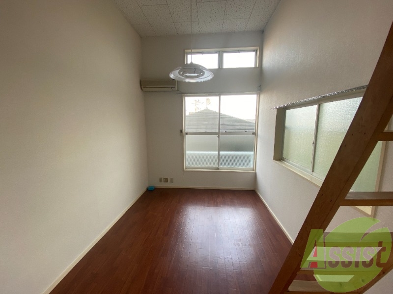 6帖の洋室を別の角度から撮影してみました。 6帖の洋室を別の角度から撮影してみました。