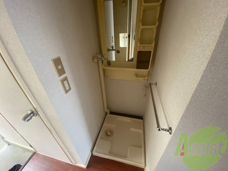 室内洗濯機置き場です。水漏れ対策があり安心ですね。 室内洗濯機置き場です。水漏れ対策があり安心ですね。