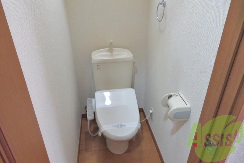 温水洗浄便座はあると嬉しい機能の一つですね。 温水洗浄便座はあると嬉しい機能の一つですね。