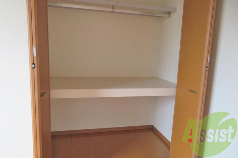 さてさて、クローゼットの中身はこちらです。 さてさて、クローゼットの中身はこちらです。