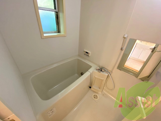 お風呂には追い焚き機能もついていてポイントですね お風呂には追い焚き機能もついていてポイントですね