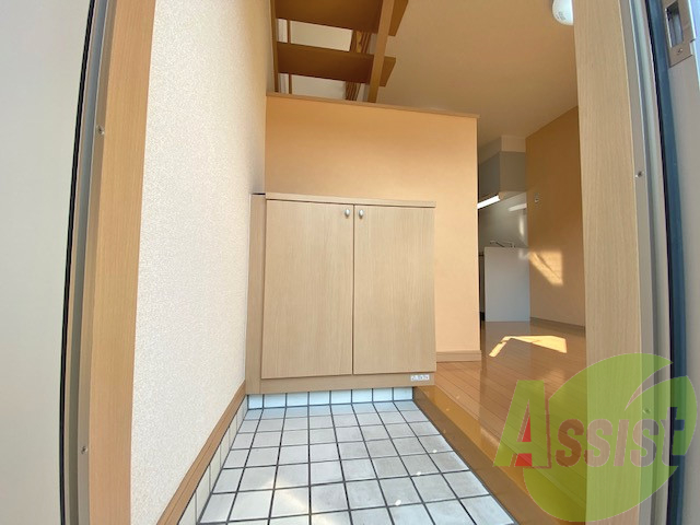 玄関を入るとこちらの1階のダイニングになります 玄関を入るとこちらの1階のダイニングになります