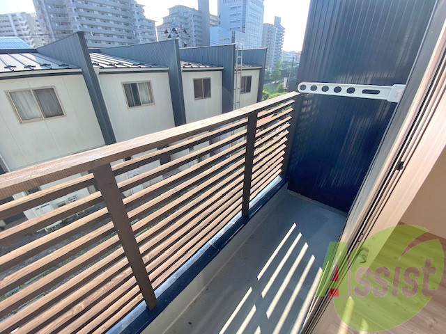 バルコニーも南側でお洗濯がはかどりそうですね バルコニーも南側でお洗濯がはかどりそうですね