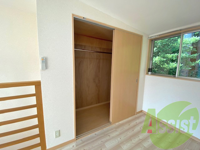 2階のクローゼットにはたくさんの衣類を収納ですね 2階のクローゼットにはたくさんの衣類を収納ですね