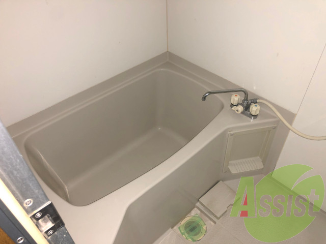バスルームです。狭すぎず、ゆったりお風呂に浸かれそうです。 バスルームです。狭すぎず、ゆったりお風呂に浸かれそうです。