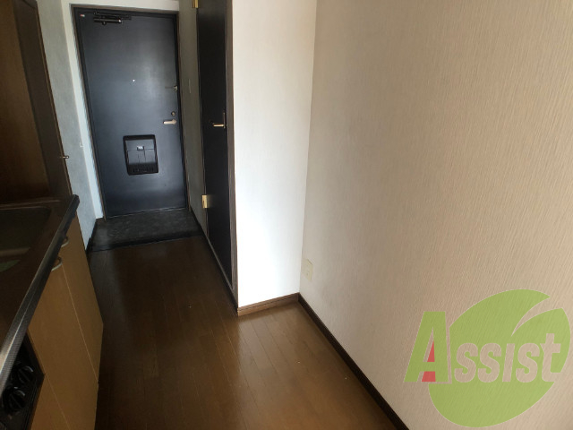 冷蔵庫置き場はこちらになりそうです。キッチンの背面になります 冷蔵庫置き場はこちらになりそうです。キッチンの背面になります