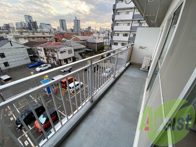 綺麗なバルコニー、外の空気が気持ち良く感じます! 綺麗なバルコニー、外の空気が気持ち良く感じます!