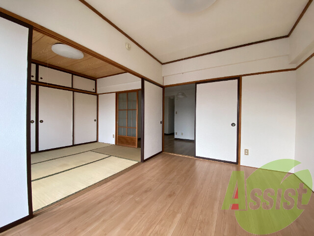 お部屋の全体は、広々と綺麗な内装ですね! お部屋の全体は、広々と綺麗な内装ですね!