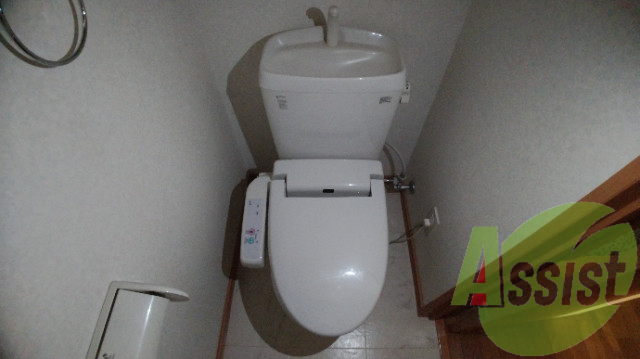 大変便利なウォッシュレットもついております。 大変便利なウォッシュレットもついております。
