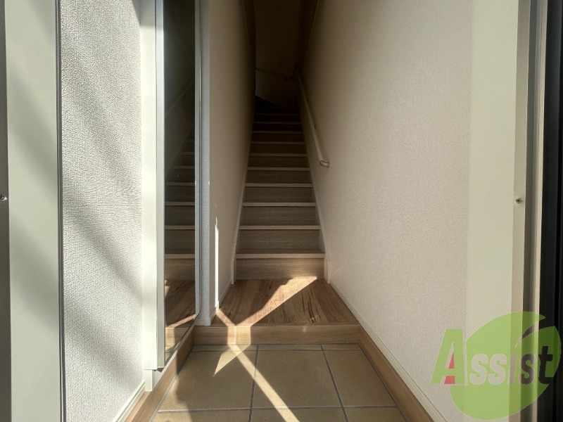 玄関から撮影しました。明るい印象ですね。 玄関から撮影しました。明るい印象ですね。