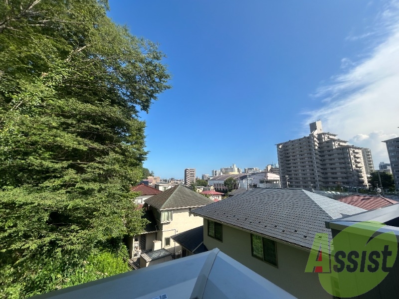 バルコニーからの眺めはこんな感じですよ。 バルコニーからの眺めはこんな感じですよ。