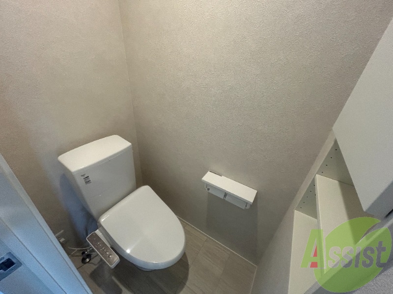 トイレはウォシュレット機能付きです。安心して使用できますね。 トイレはウォシュレット機能付きです。安心して使用できますね。