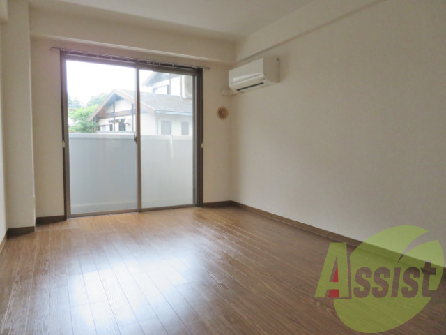 こちらも別な角度からのお部屋になりますね。 こちらも別な角度からのお部屋になりますね。