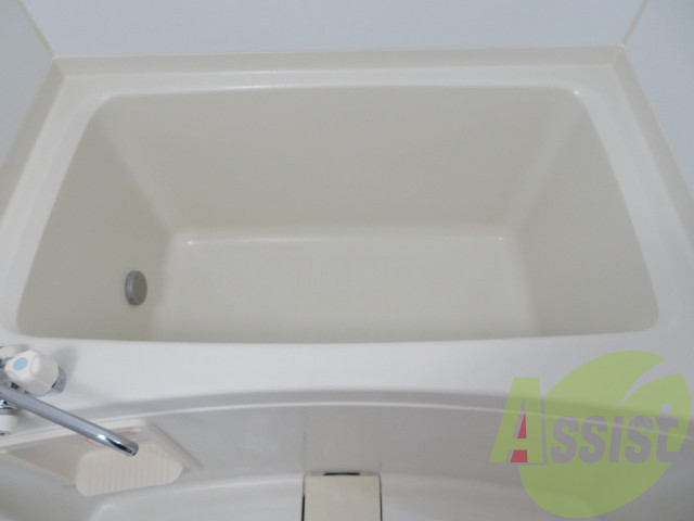お風呂です。肩までゆっくりと浸かることができます。 お風呂です。肩までゆっくりと浸かることができます。