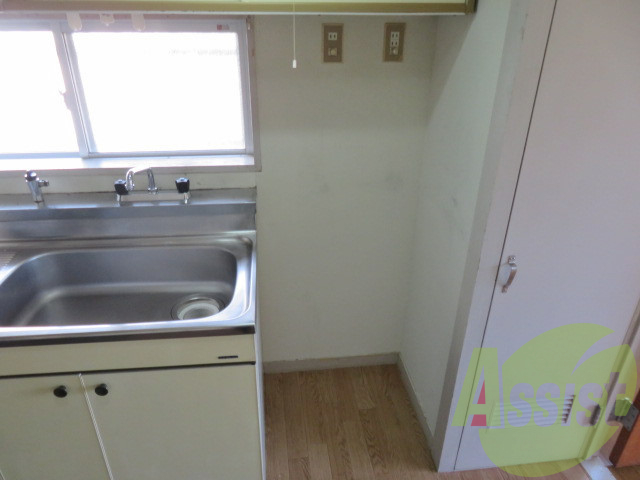 こちらに冷蔵庫置けます。大きめの冷蔵庫も置けちゃいます。 こちらに冷蔵庫置けます。大きめの冷蔵庫も置けちゃいます。