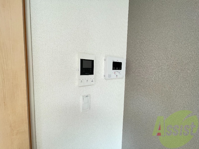 モニター付きインターホンで来客時顔が確認できます。 モニター付きインターホンで来客時顔が確認できます。