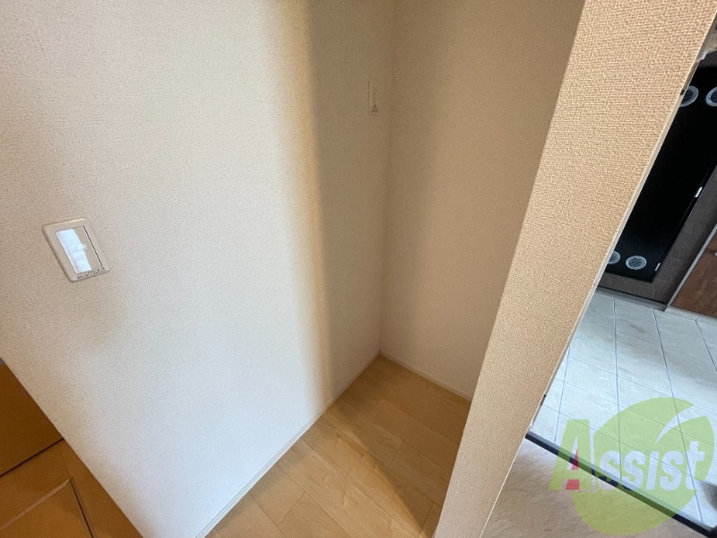 キッチンの後ろには冷蔵庫置き場がありましたよ。 キッチンの後ろには冷蔵庫置き場がありましたよ。