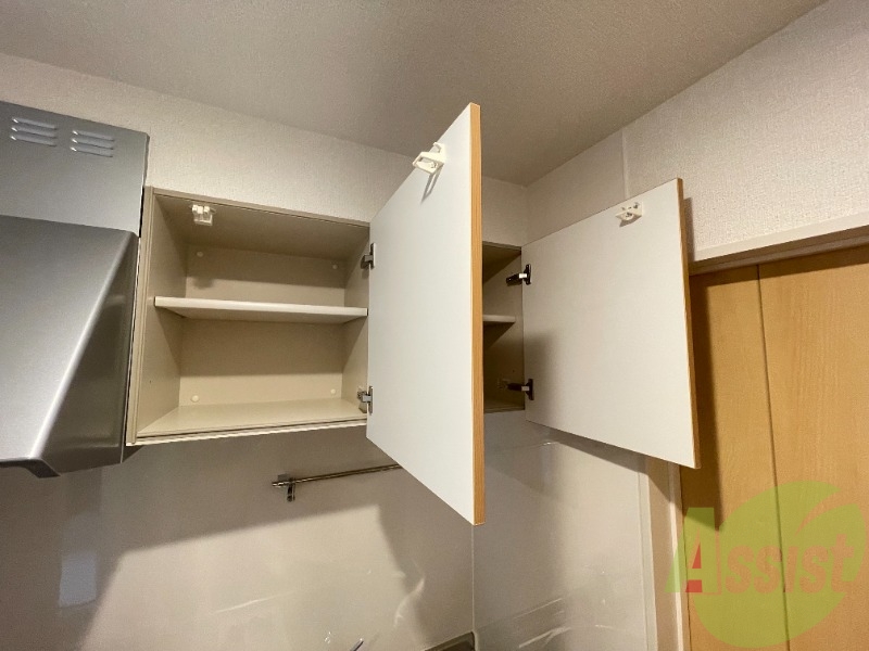 キッチン上部には収納スペースがありました。上手くご活用下さい キッチン上部には収納スペースがありました。上手くご活用下さい