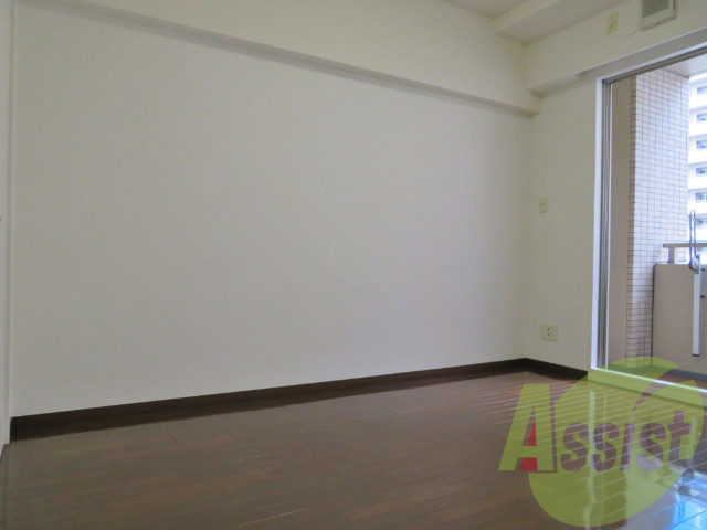 シングルベットも置けそうな広さのお部屋ですね。 シングルベットも置けそうな広さのお部屋ですね。