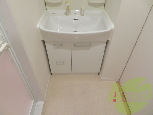 忙しい朝の味方、独立洗面台があるのは嬉しいですね。 忙しい朝の味方、独立洗面台があるのは嬉しいですね。