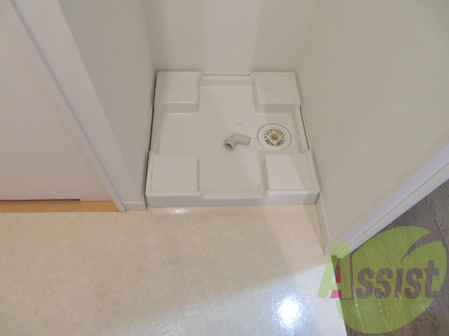 洗濯機置き場に扉が付いているのは嬉しいですね。 洗濯機置き場に扉が付いているのは嬉しいですね。