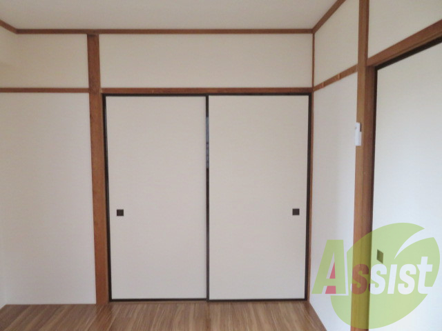 クローゼットがありました。お洋服や荷物はここへ。 クローゼットがありました。お洋服や荷物はここへ。