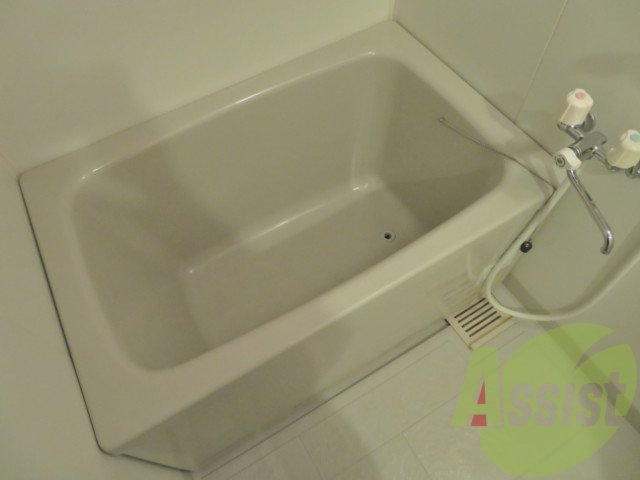 浴室は、綺麗な浴槽が設置されています。 浴室は、綺麗な浴槽が設置されています。