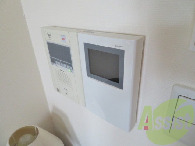 モニタ付きインターホンが設置されているので防犯面も安心。 モニタ付きインターホンが設置されているので防犯面も安心。