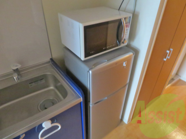 冷蔵庫と電子レンジが設置されているので安心ですねー。 冷蔵庫と電子レンジが設置されているので安心ですねー。