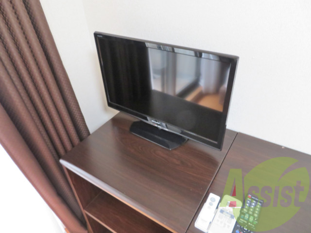 小さいながらもテレビも付いてます。入居後すぐ快適ですね。 小さいながらもテレビも付いてます。入居後すぐ快適ですね。