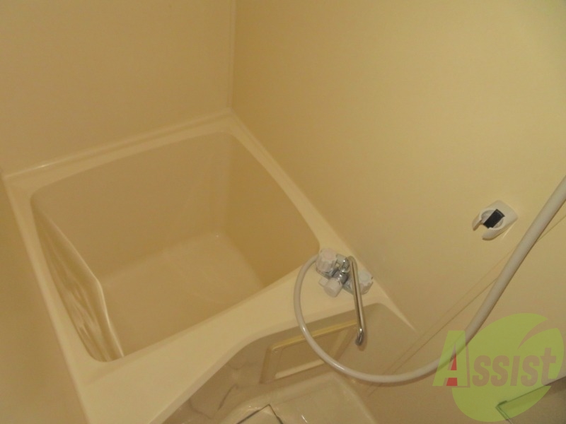 バスルームは狭すぎず、シャワーも浴びやすそうです。 バスルームは狭すぎず、シャワーも浴びやすそうです。