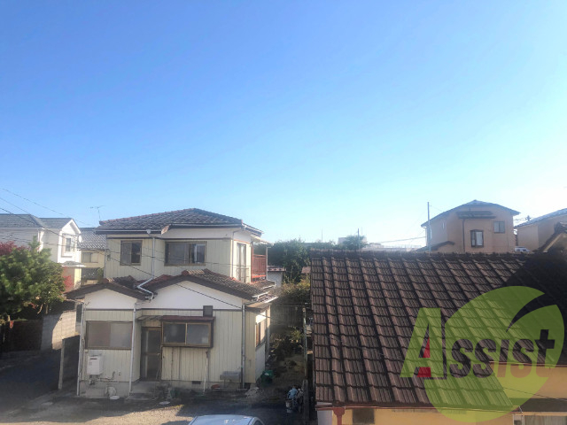 近隣には高い建物も少なく陽当たり良好ですね。 近隣には高い建物も少なく陽当たり良好ですね。