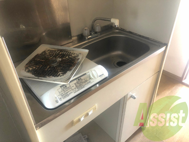 キッチン下段には収納がありますので片付けもはかどりそう。 キッチン下段には収納がありますので片付けもはかどりそう。