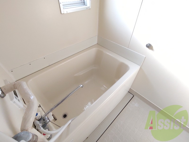 浴室は綺麗で追い焚きも付いて気持ちよくお過ごしいただけます。 浴室は綺麗で追い焚きも付いて気持ちよくお過ごしいただけます。