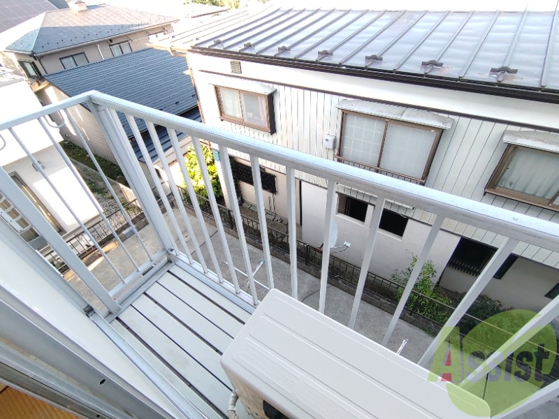 ベランダはよく日が当たり気持ちの良い空間です。 ベランダはよく日が当たり気持ちの良い空間です。